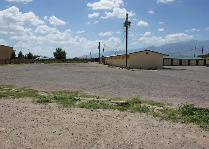 Hwy Express And Motel 2*