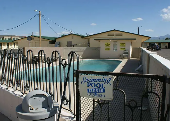 Hwy Express And Motel 2*