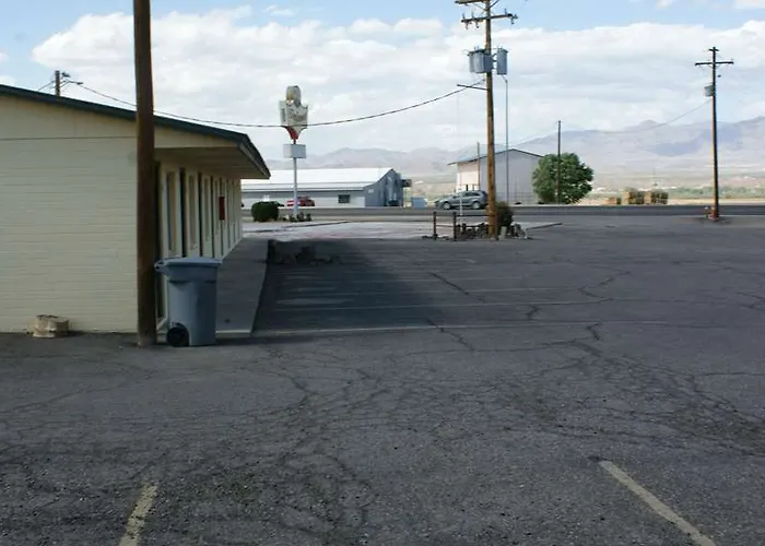 Hwy Express And 2* Thatcher